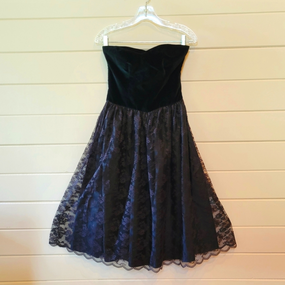 Vintage 1980s Little Black Party Dress / Formal / Prom, size 6, Custom Made